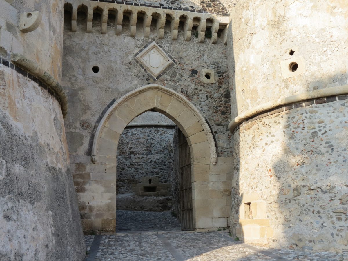The main gateway with the Aragonese coat of arms above it.