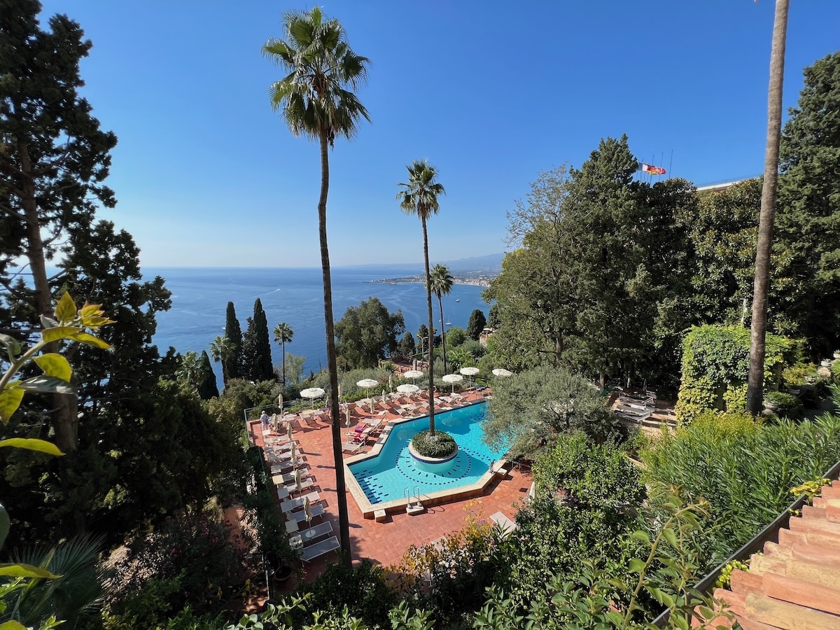 Hotel Swimming Pool, Taormina